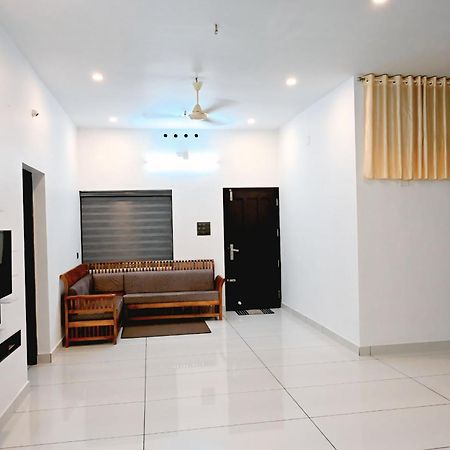 Elamkulam Penthouse - 3Bhk Ac With Kitchen - Kochi Lejlighed Chottanikara Eksteriør billede