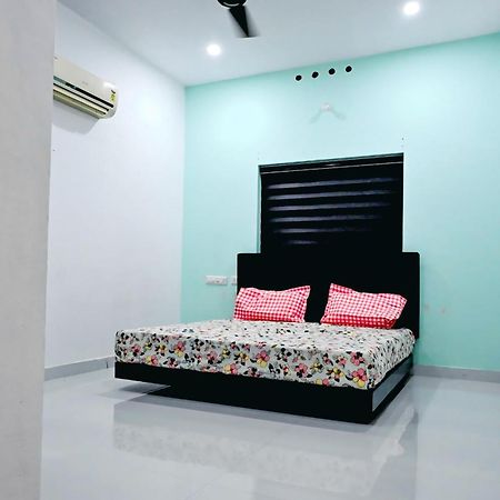 Elamkulam Penthouse - 3Bhk Ac With Kitchen - Kochi Lejlighed Chottanikara Eksteriør billede